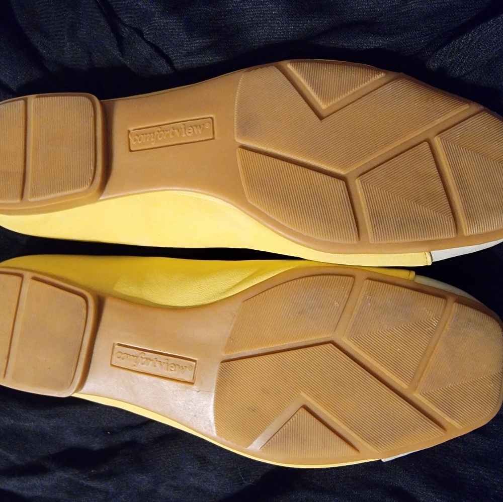 Shoes, Flats - Picture 3 of 3